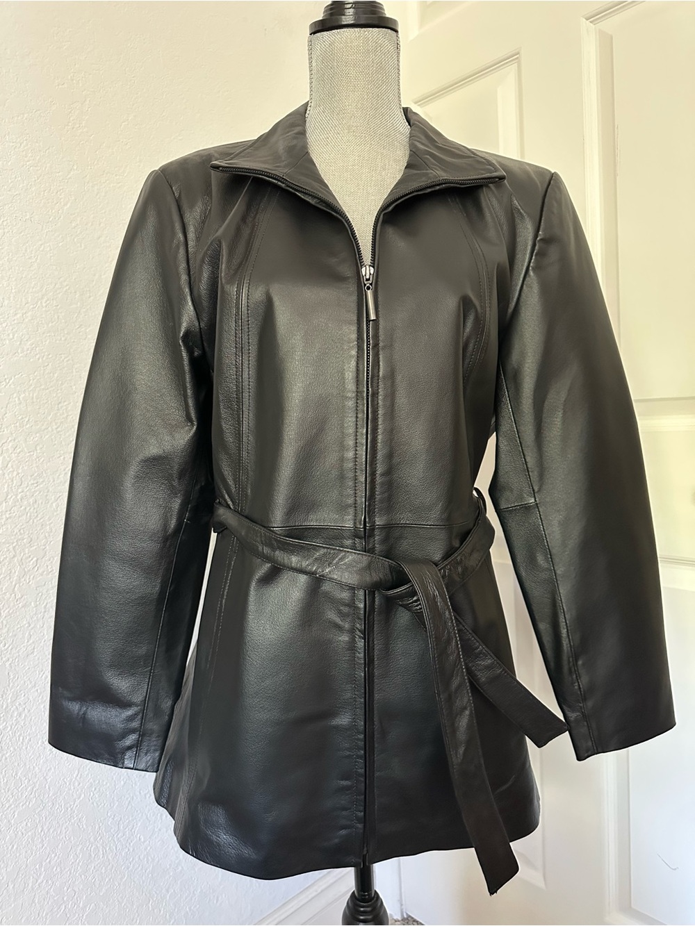 Worthington women’s zip up black leather coat with belt size Large